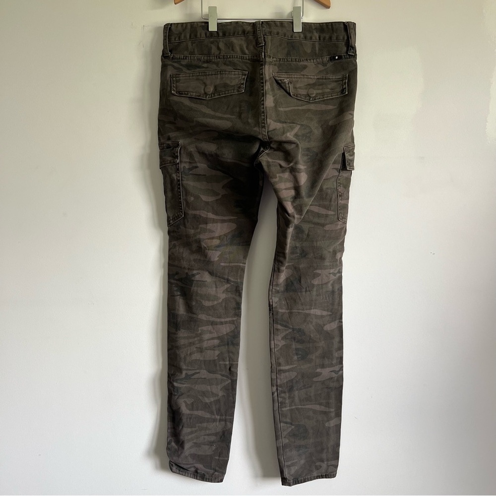 Lucky Brand Vintage Slim-Cargo Pants in Camouflage Colour - Picture 2 of 6